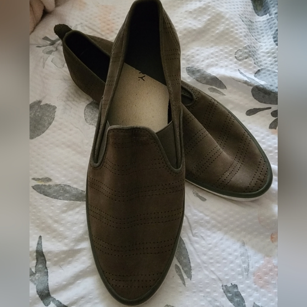 Sperry slip on